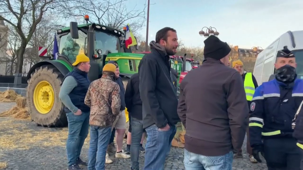 Farmers Stage Protest Near Paris's Arc de Triomphe