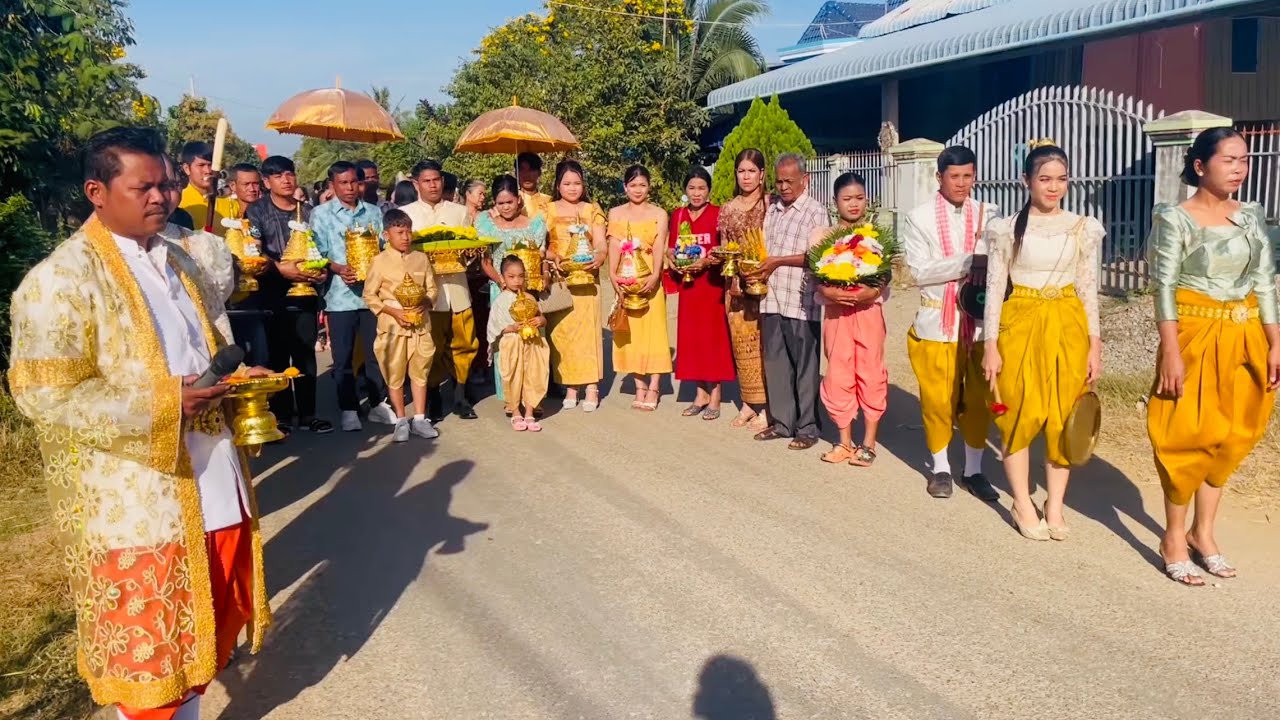 Celebrating a traditional Khmer wedding today in Thmor Koul, Battambang!