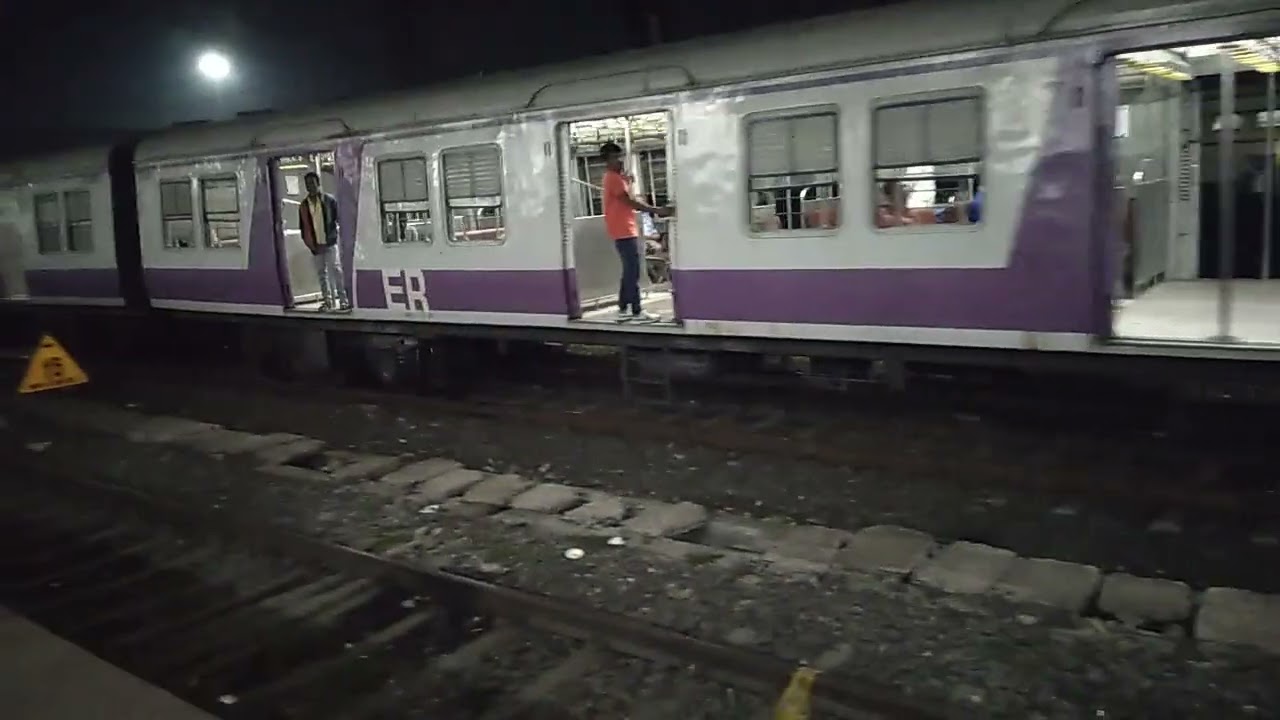सियालदह लोकल और डिब्रूगढ़ एक्सप्रेस