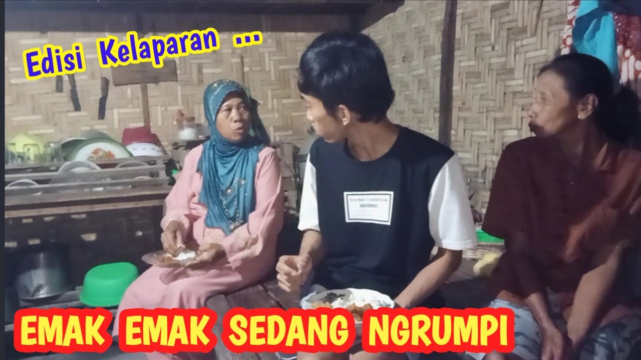 Emak Darti & Mak Surip, makan malam sambil gosip 😀