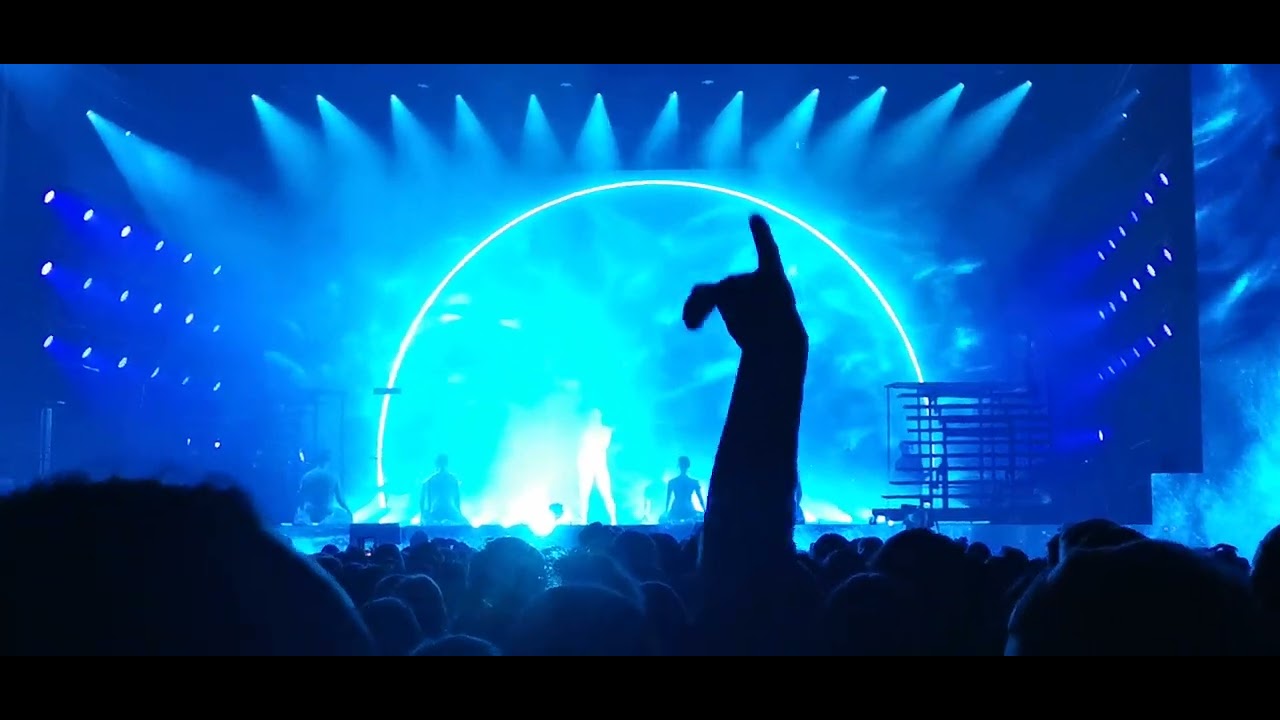 Antti Tuisku - Intro: Mun cuoiggan + Mä hiihdän - Nokia Arena - Tampere - Finland - 31.3.2023