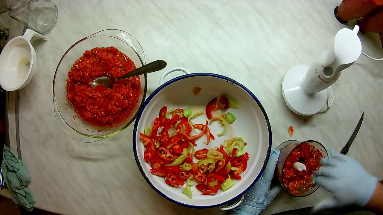 s&oacute;zott PAPRIKA t&eacute;lire