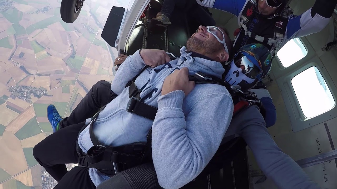 Saut en parachute a Peronne dans la Somme, un baptême de l'air avec Sergio...