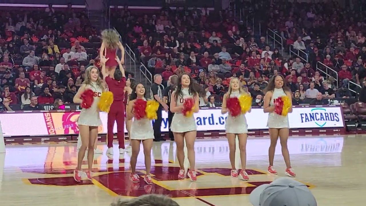 USC Cheerleaders.  #SpiritofTrojan #cheerleader #azemedia
