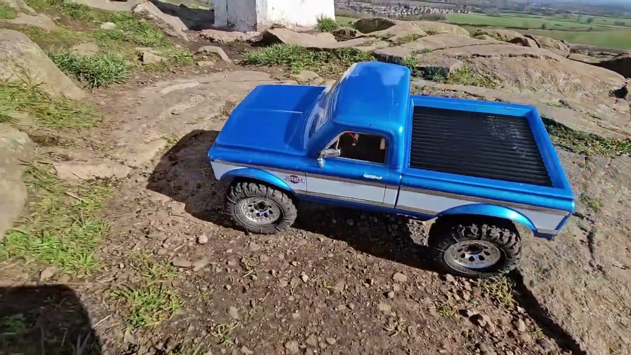 Rc rock crawling at croft hill. Great fun with friends #axial #rccrawlers 