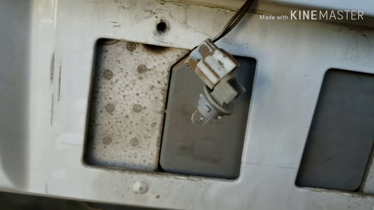 2001 Toyota Corolla Rear License Plate Light Bulb Removal and Replacement