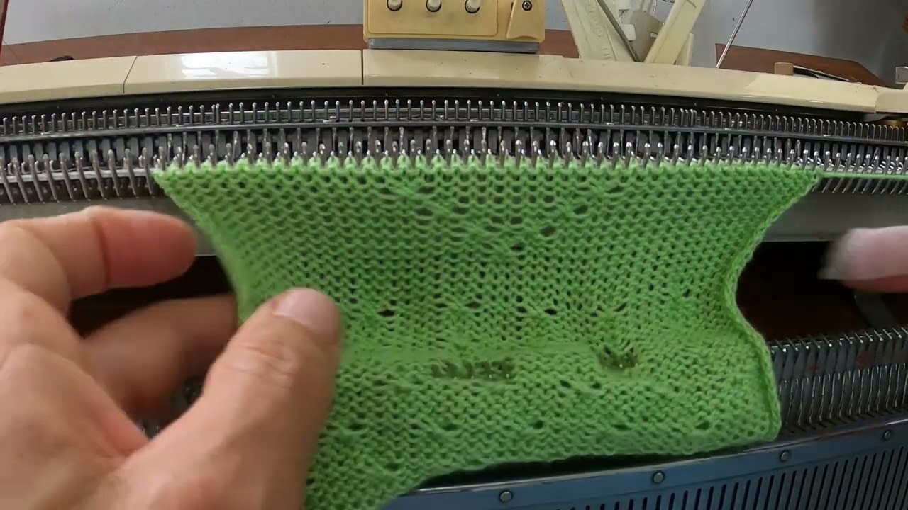 pontos com micro-tranças em tricô à máquina