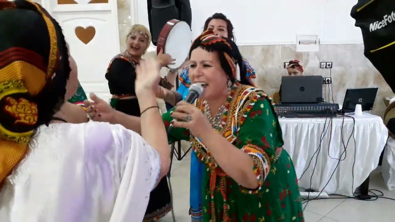 mariage à la salle zineb sidi aich en compagnie du groupe ferroudja Bekkou bonne ambiance