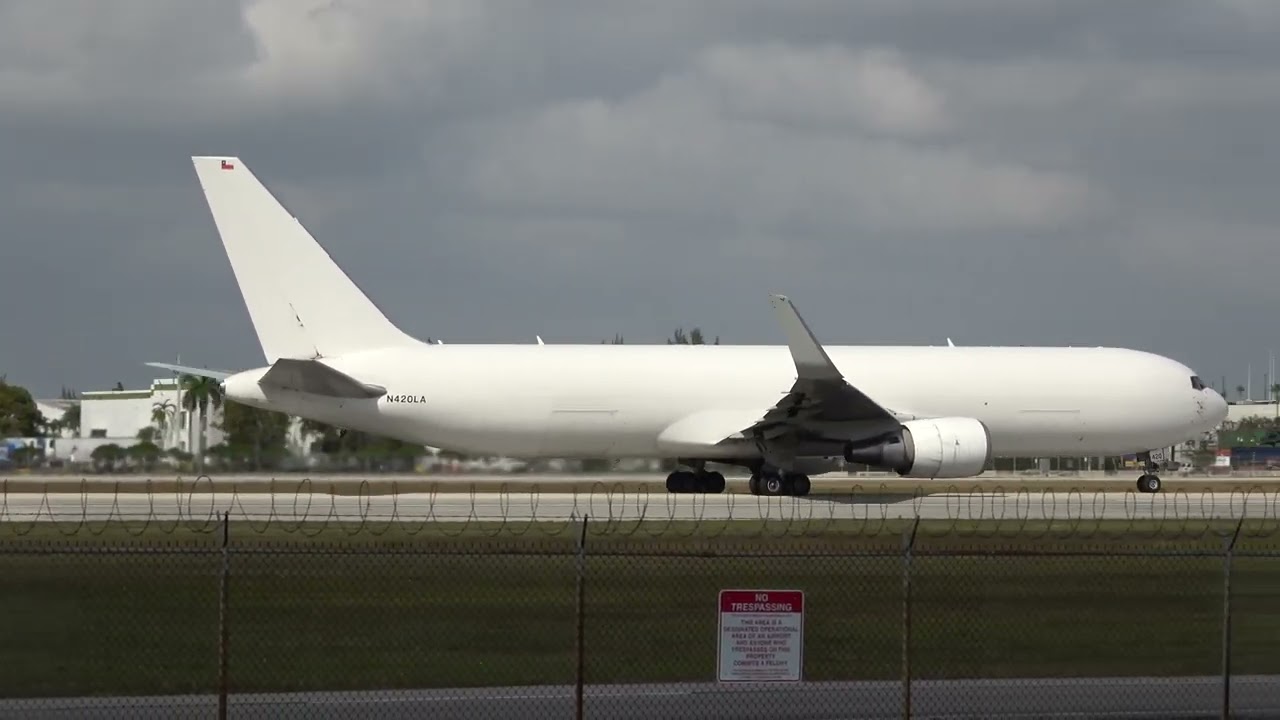 LOUD!!! Boeing 767-300 SCREAMING CF-6 Engine Spool up at MIA