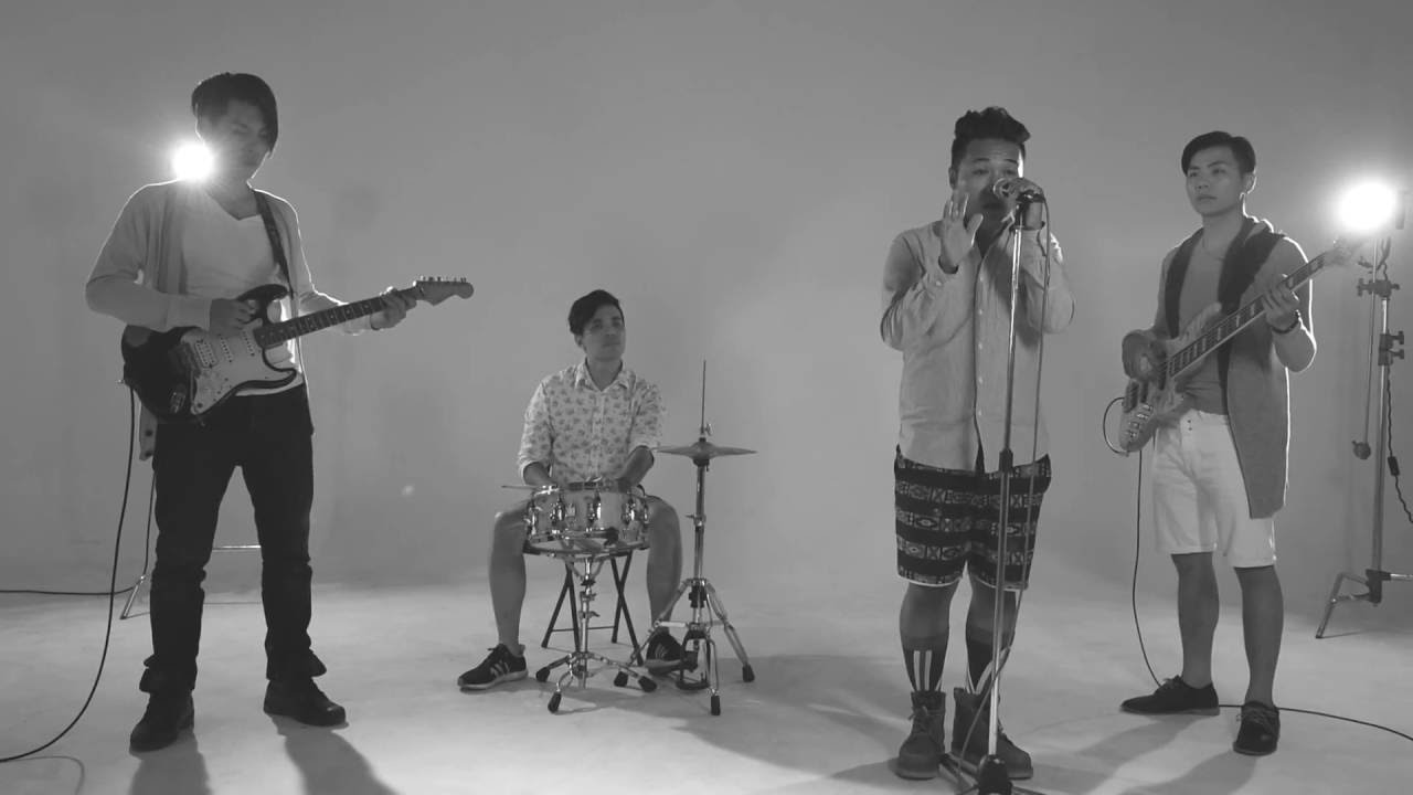 康姆士樂團 COM'Z [ 我不希望你孤單的去面對整個喧嘩世界] Official Music Video