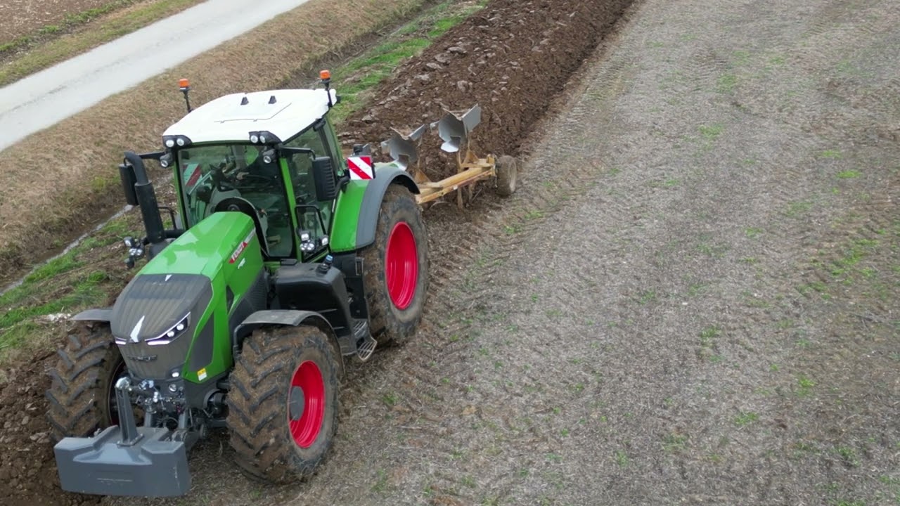 Fendt 930 Vario (2024) in aratura con trivomere