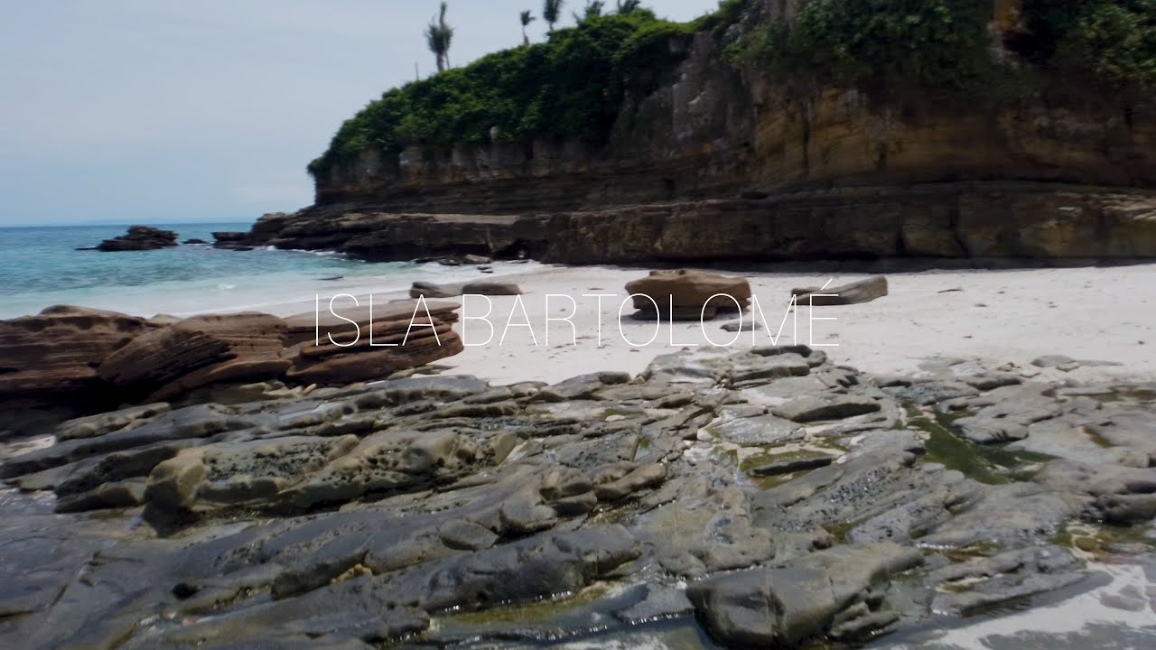 Walking on a deserted island - 4K
