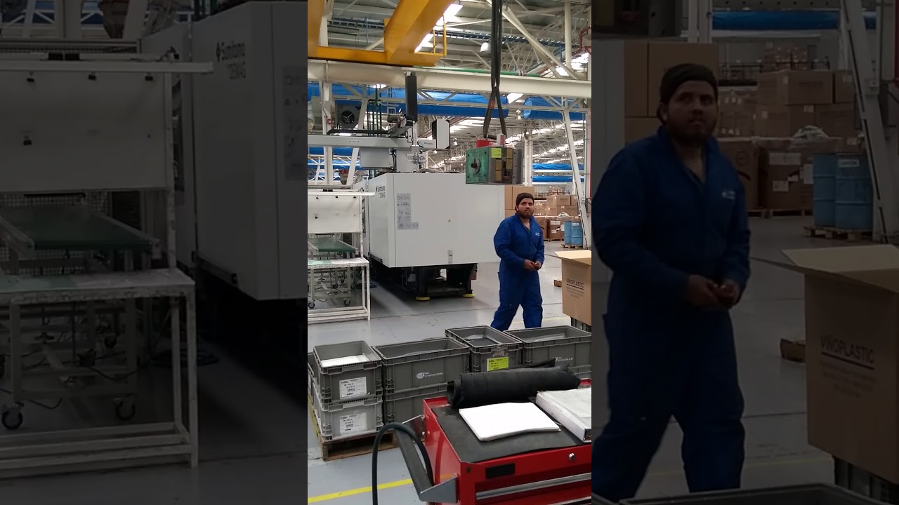 cambio de molde en inyectora de plástico