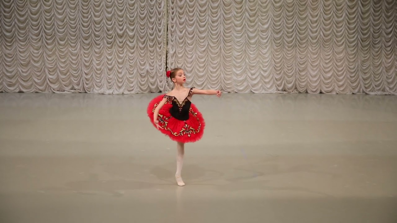 Чванова Милана. Вариация из балета Пахита. 8 лет.