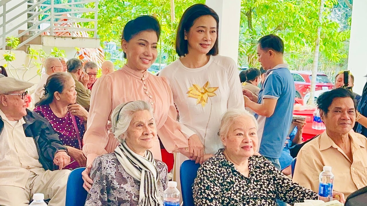 NSND Hùng Minh, Thanh Nguyệt, Hồng Sáp, Diễm Kiều, Mai Trần… Nhận Quà Tết Của Hội Sân Khấu TP. HCM