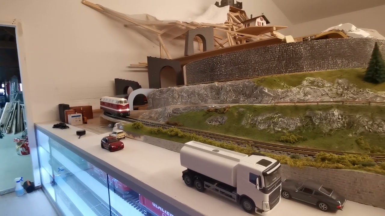 lgb innenanlage... erstes Video nach sommerpause mit Piko Regelspur... ludmilla, 118, 110
