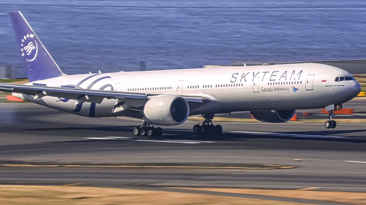 30 MINUTES OF CLOSEUP BIG JET TAKEOFFS and LANDINGS at Haneda Airport [HND/RJTT]