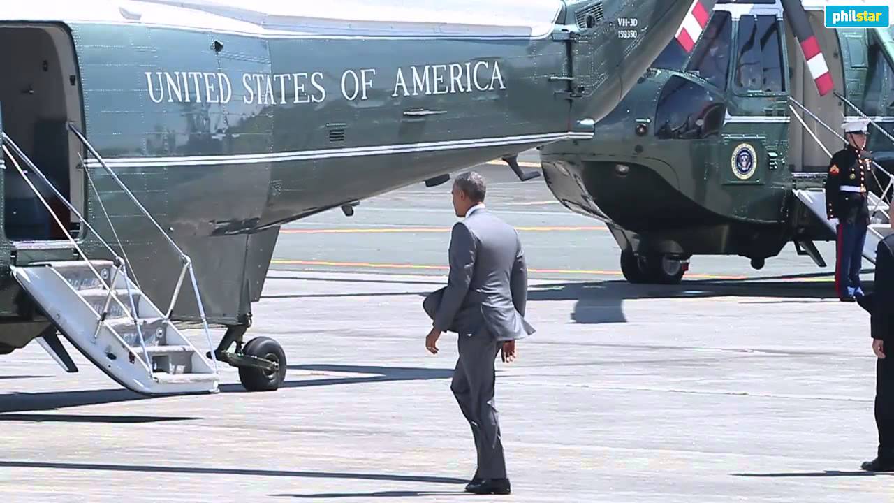 Barack Obama aboard Air Force One in Manila
