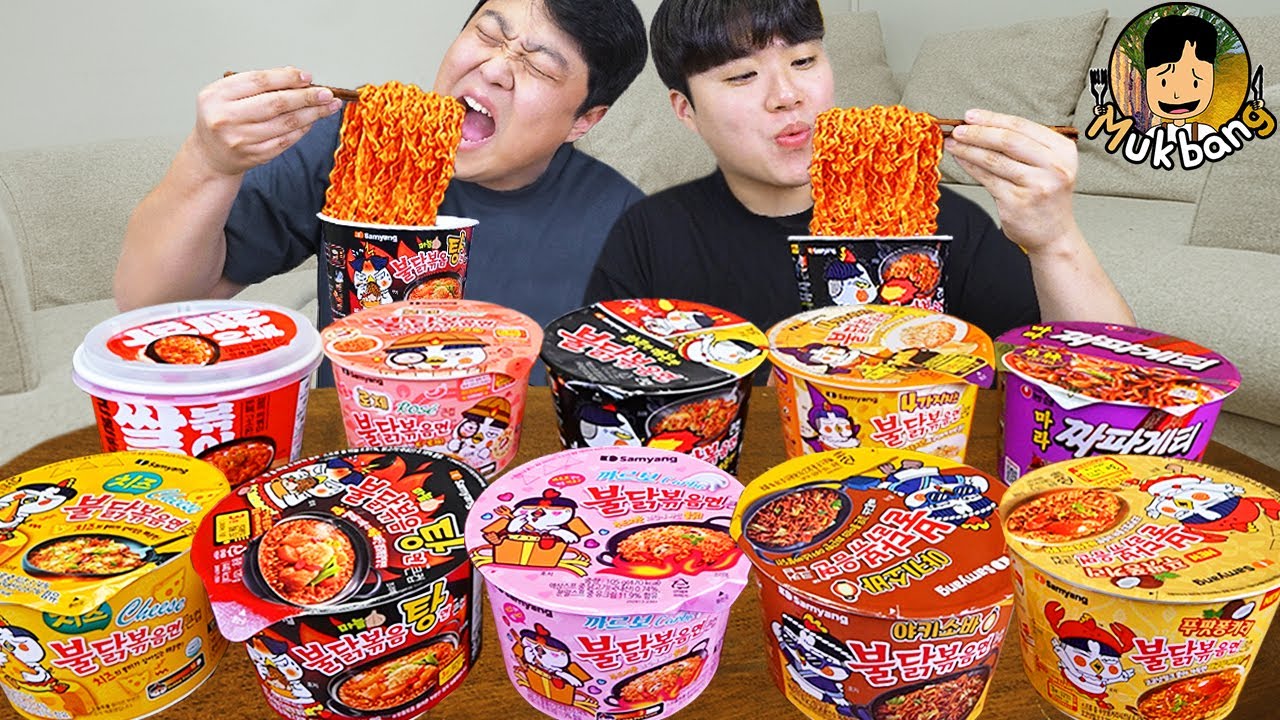 ASMR MUKBANG небольшой магазин, острый рамэн, хот-доги, кимбап, ттеокбокки !! Корейский магазин