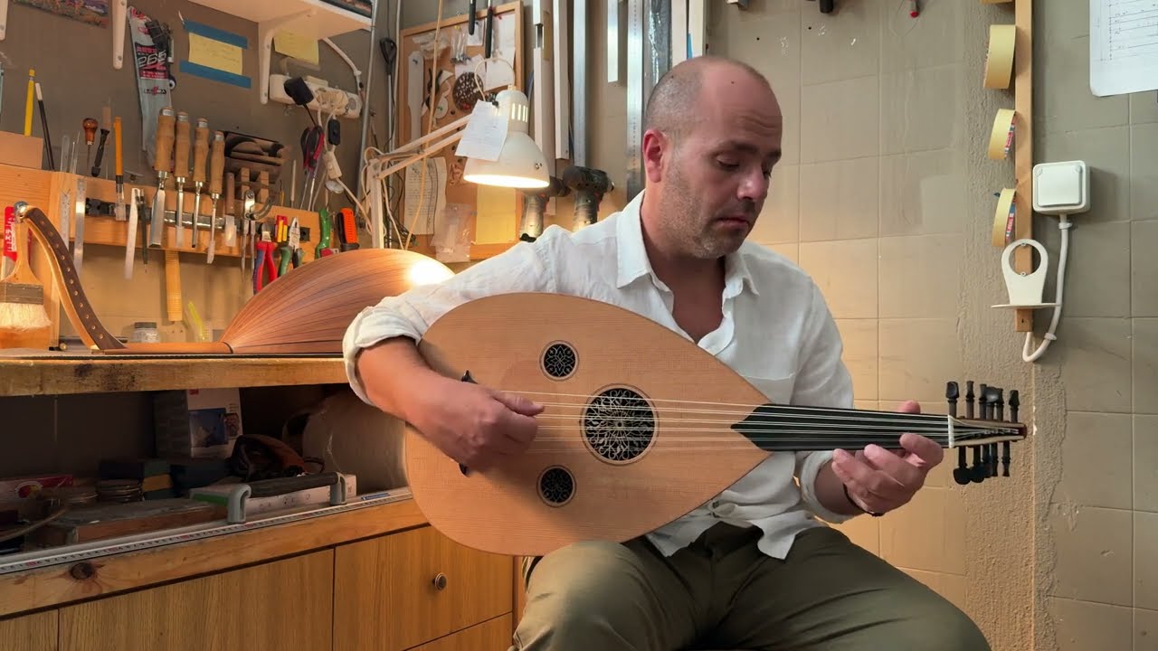 Zenne Ud - Made and played by Manolis - Uzun İnce Bir Yoldayım