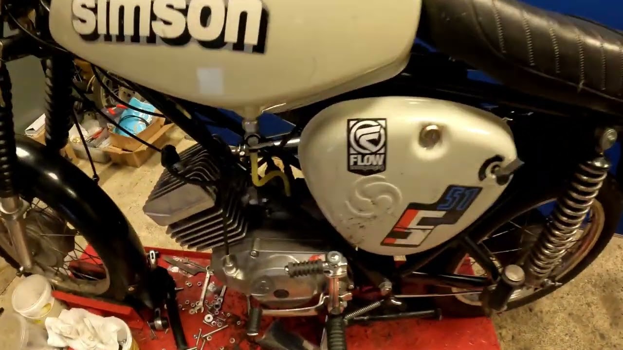 Simson S51/ SR 50. Dvojboj 2/2, Elektronik vs Enduro. Bílá je dobrá, Enduro - jen aby to jelo :D