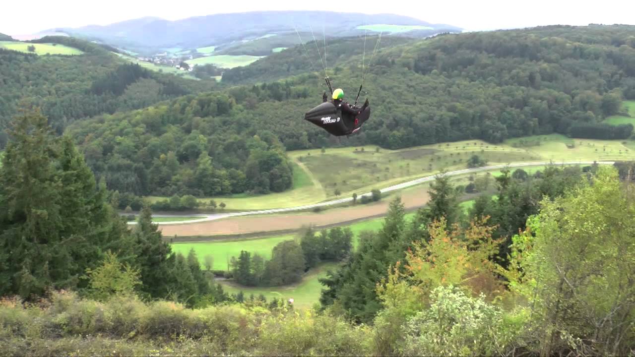 Mit schwerem Gerät, ein Fluggelände entsteht...........2.mp4