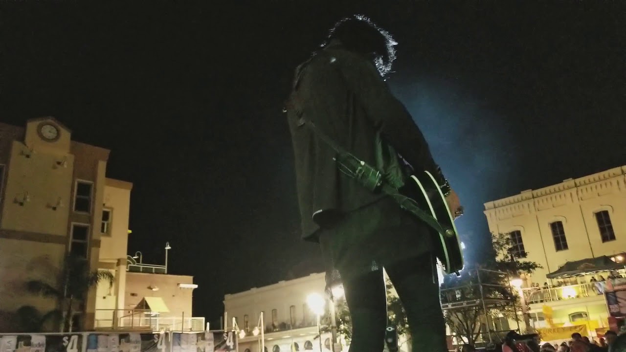 Tom Keifer of Cinderella performing at the Lone Star Rally in Galveston. Shake me and nobody's fool.