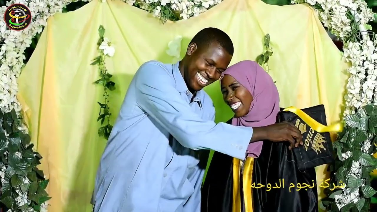 زوجها يقبلها أمام الجمهور #شركة#نجوم#الدوحه