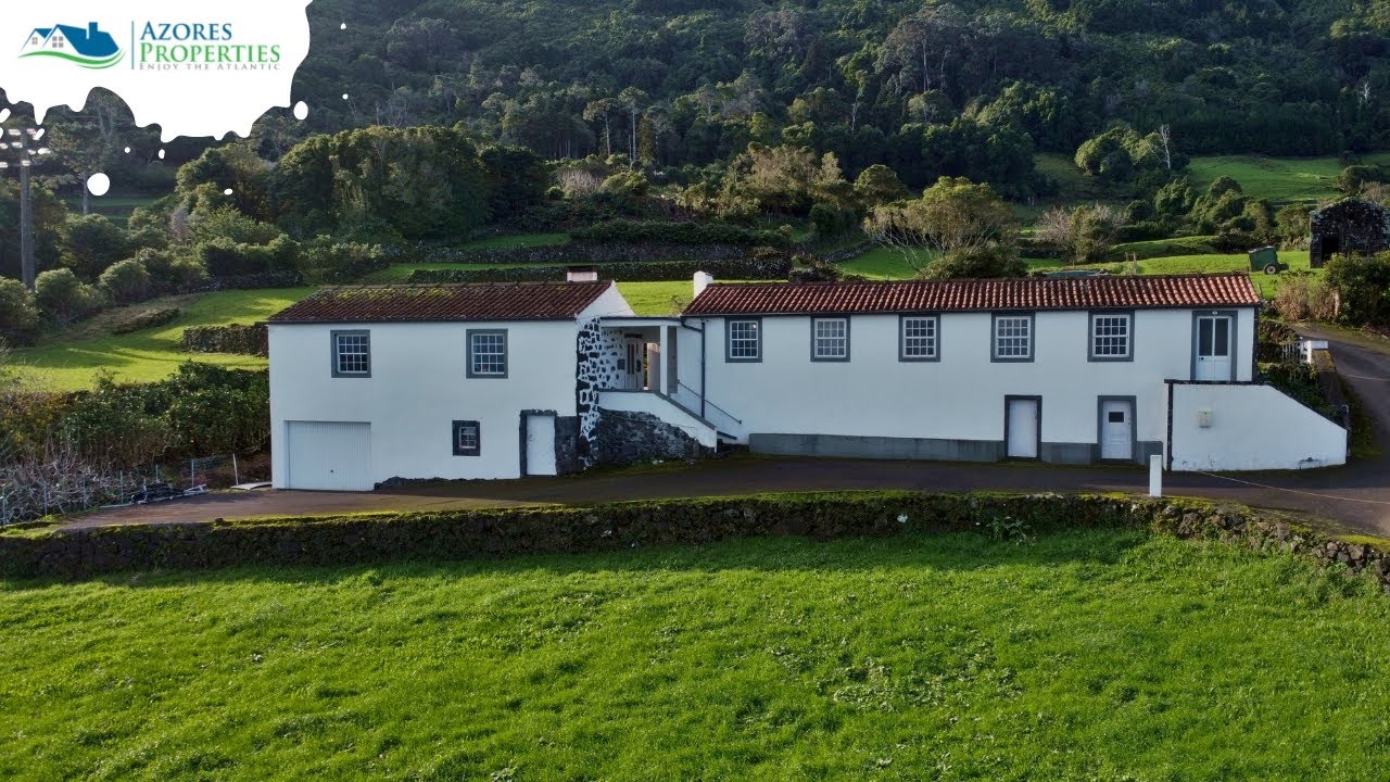 House with large land and fabulous views- Azores Properties