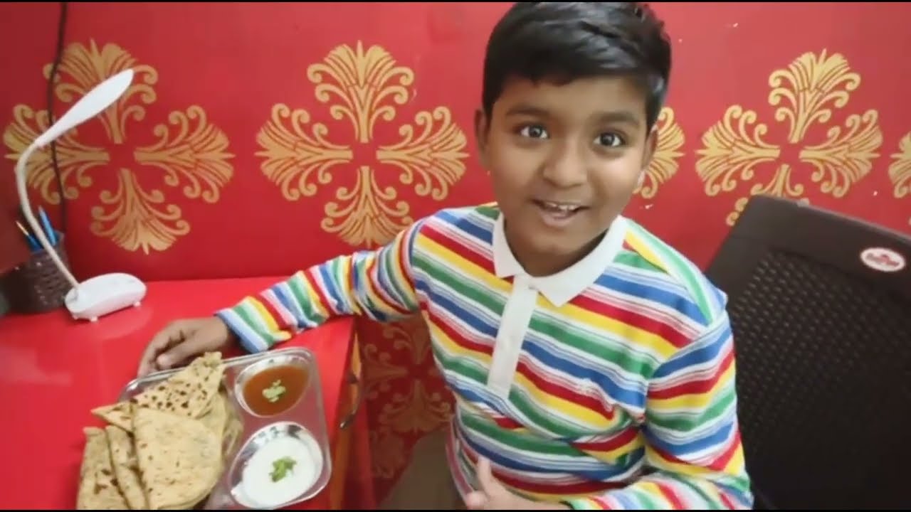 क्या कभी आपने इस तरीके से आलू का परांठा बनाया है एक बार जरूर बनाकर देखें#allooparatha#food 