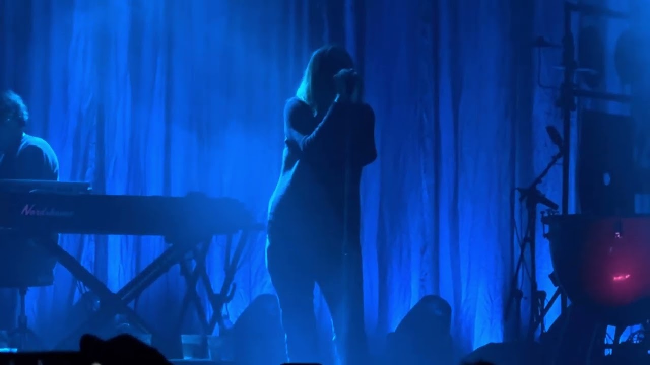 Beth Gibbons - Roads (Portishead Cover) [Live] @ The Warfield 4/15/25