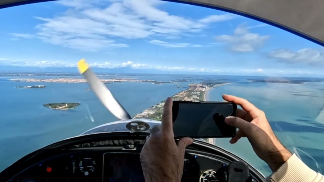 Avvicinamento e atterraggio Venezia Lido LIPV (aeroporto G. Nicelli) pista 05 - Evektor EV97 I-7171