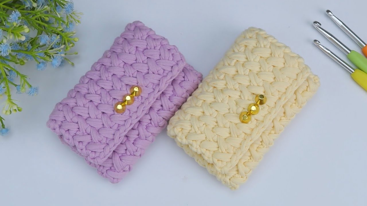 Crochet this once and you will never forget it! Easy Small Crochet card wallet tutorial
