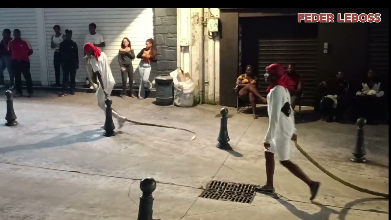 #VOUKOUM Big sound in the street. Rouge et blanc la Révolution.     #carnaval