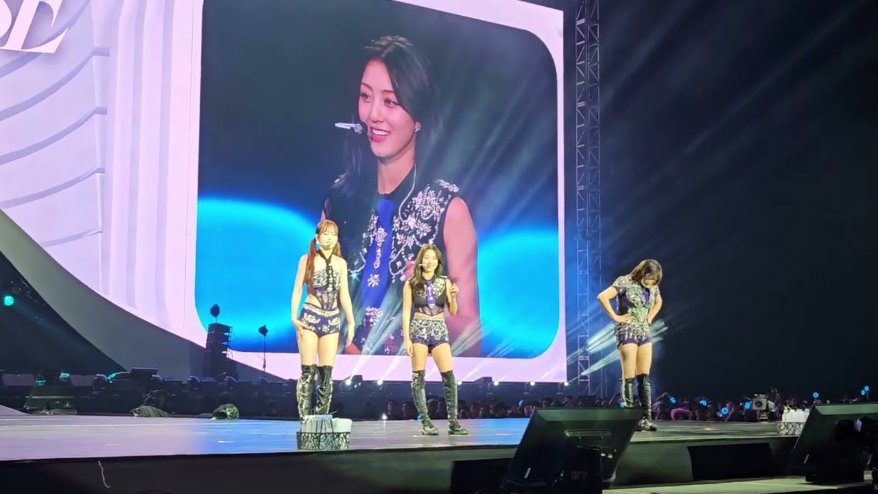 Twice Ready to Be The Unnies & Jihyo  interacting with Filipino Crowd