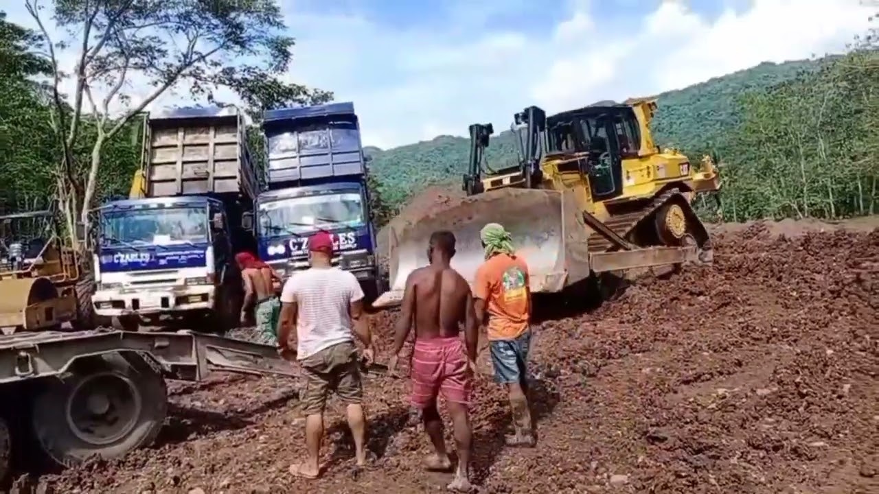 D7R BULLDOZER loading on a trailer truck.