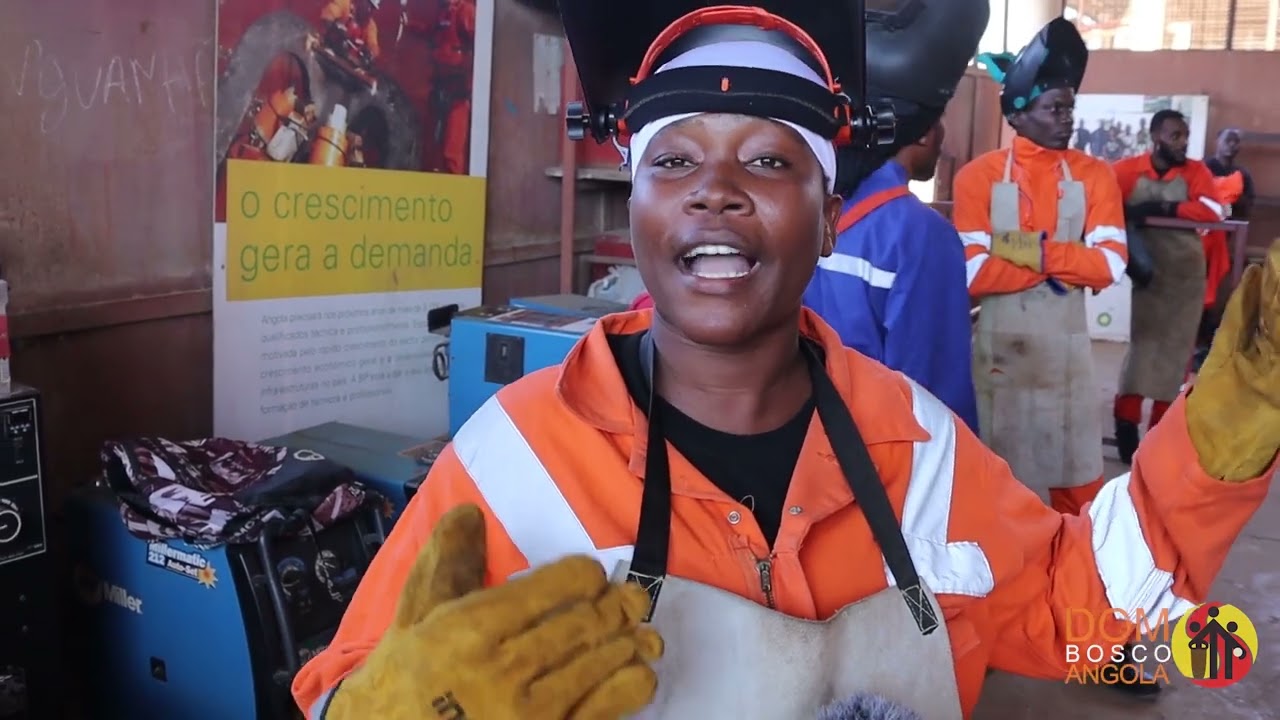Mulheres se desafiam no curso de soldadura industrial