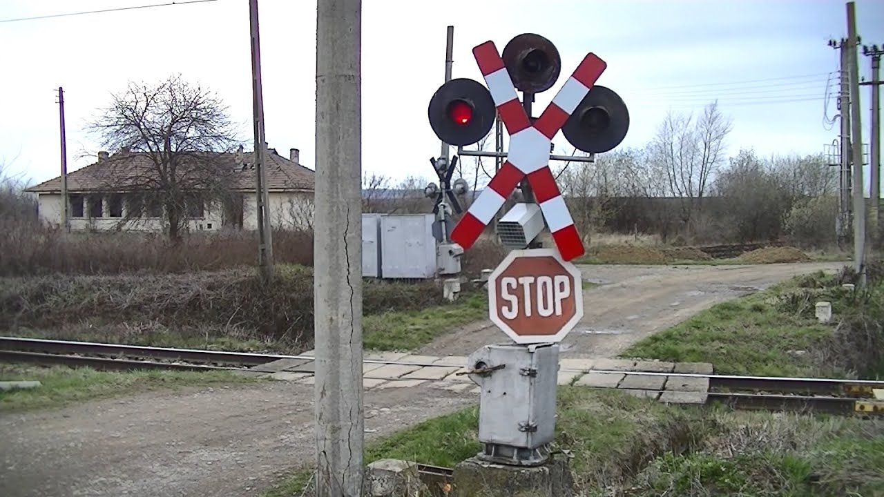Spoorwegovergang Cornu Luncii (RO) // Railroad crossing // Trecere la nivel