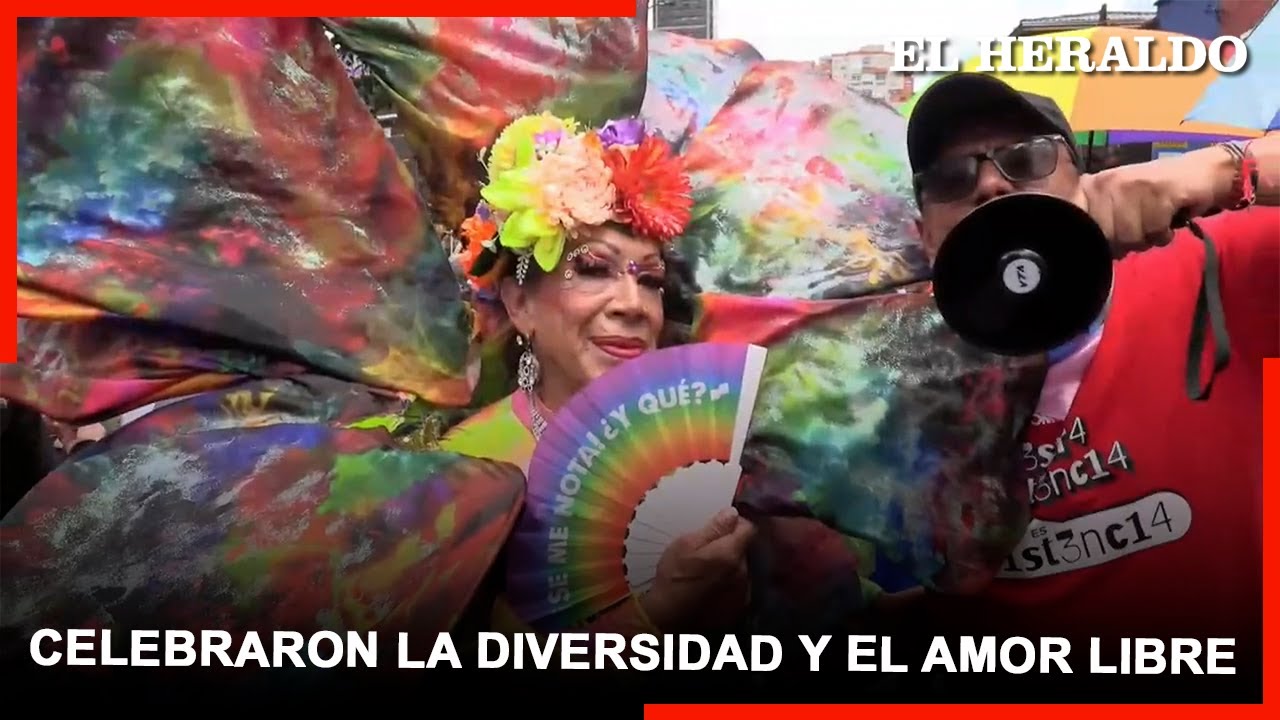 La comunidad LGTBI viste a Bogotá con los colores del arcoíris en la Marcha del Orgullo