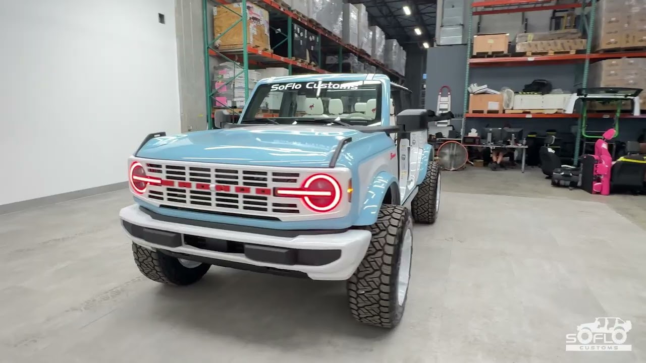Белый Ford Bronco Base Hardtop 2025 года выпуска, цвет BABY BLUE, номер в каталоге 