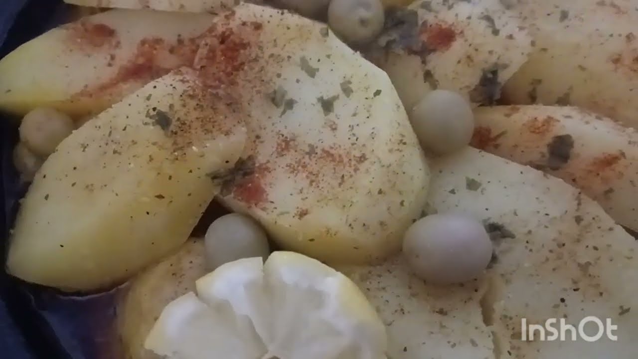 طبق دجاج مرفق بالبطاطس والزيتون لذيذ المذاق وسهل الاستخدام 