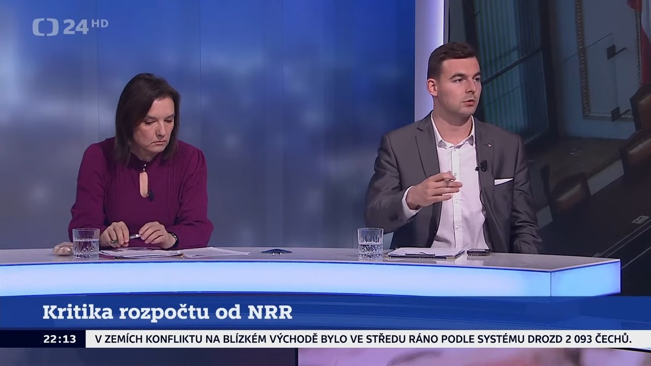 Libor Vondráček v duelu s Lucii Sedmihradskou (STAN) ČT24