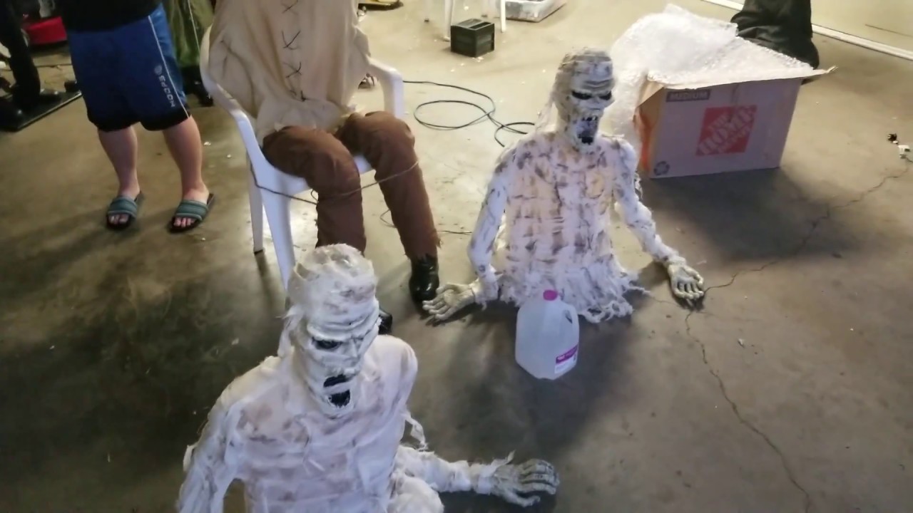 Tekky Toys Halloween Animated Thrashing Mummy and Insane Serial killer