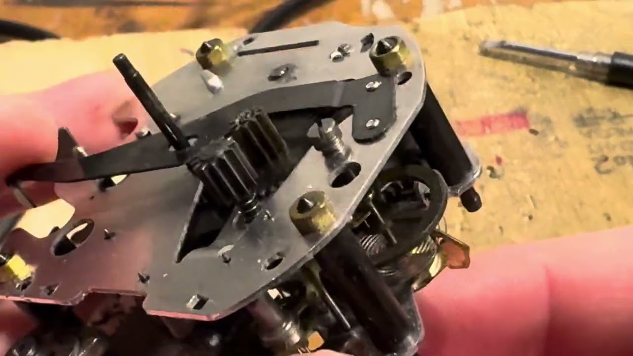 Westclox Style 8 Baby Ben knob removal method