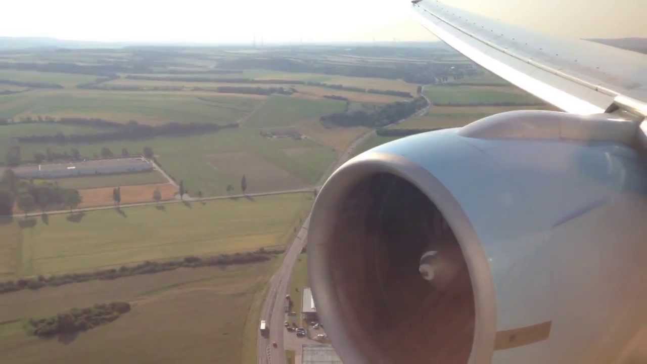 Austrian Airlines Boeing 777-200 Beautiful Landing at Vienna