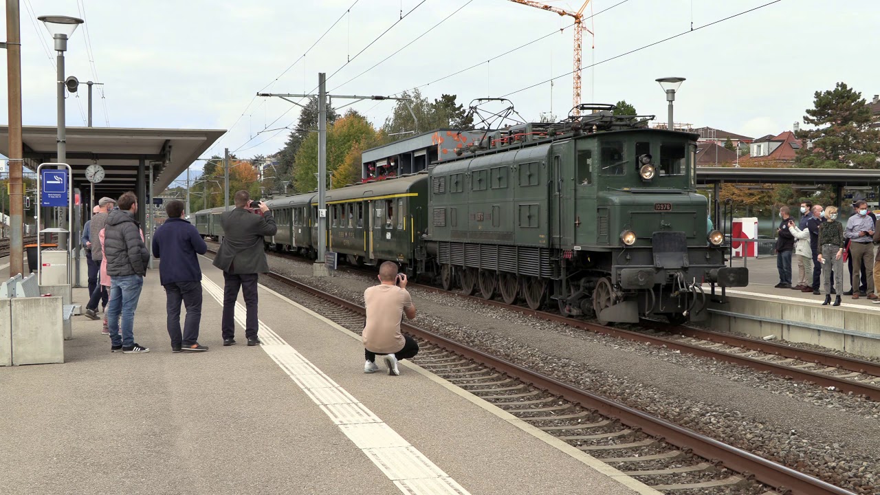 Train spécial CFF-historique remorqué par l'Ae 4/7 10976