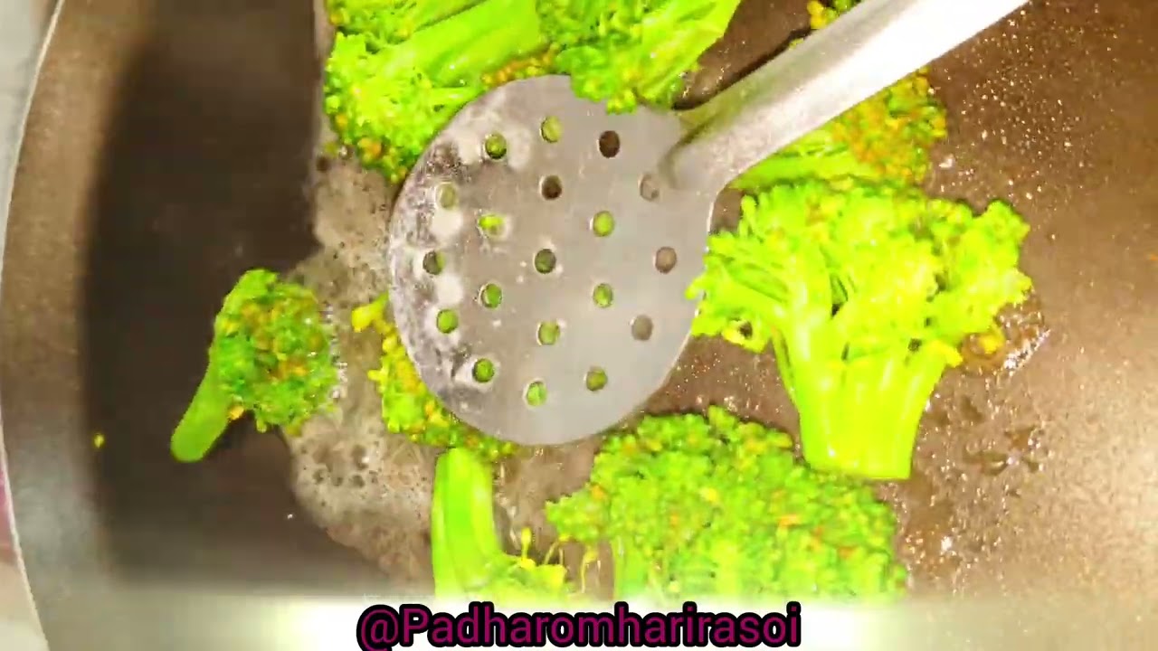 Yummy Broccoli cheese bite in 2 mins🧀🥦 #viral #broccoli #cheese #padharomharirasoi #sautevegetables