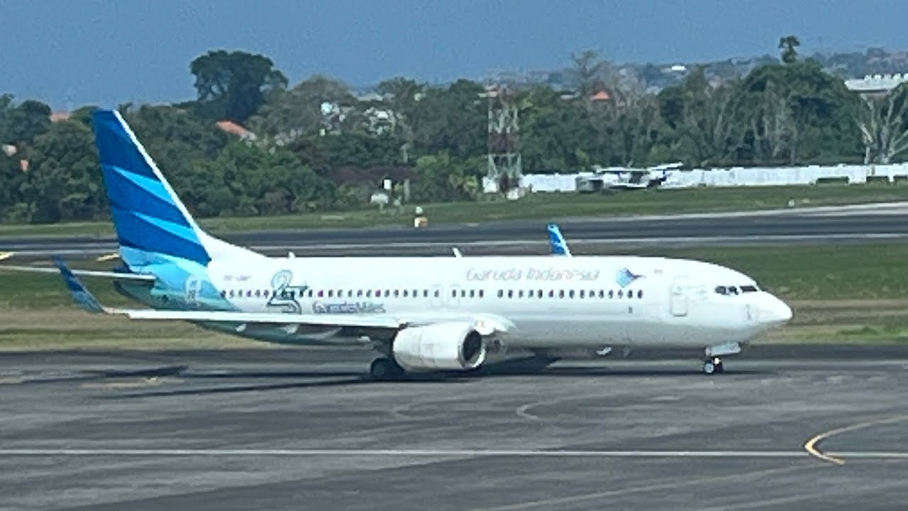 Garuda 737-800 (PK-GMP) takeoff from Bali to Singapore.