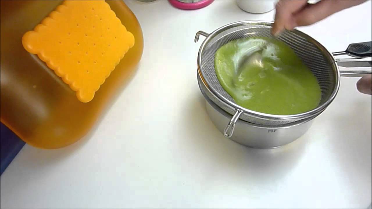 Espagueti de brócoli hechos con agar agar