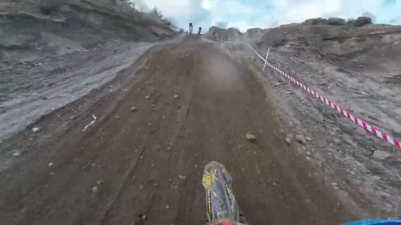 Chasing expert rider. Finished second that day. Tm en 125 fi 2025